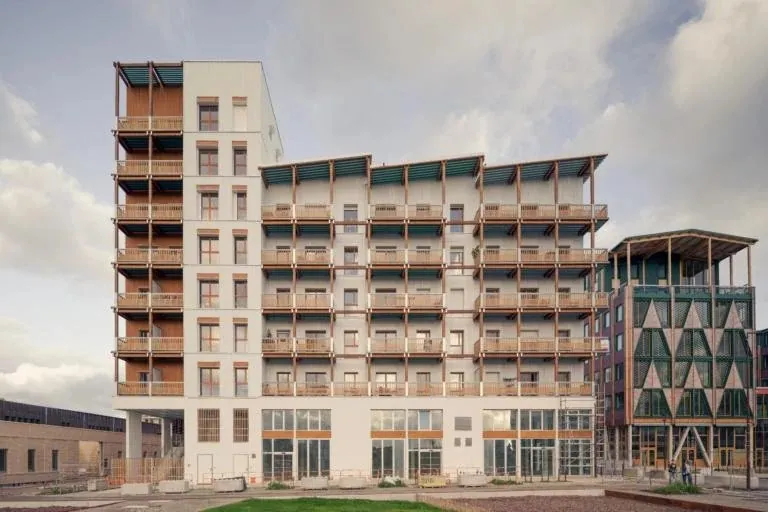 Be Green, façade en bois et loggias