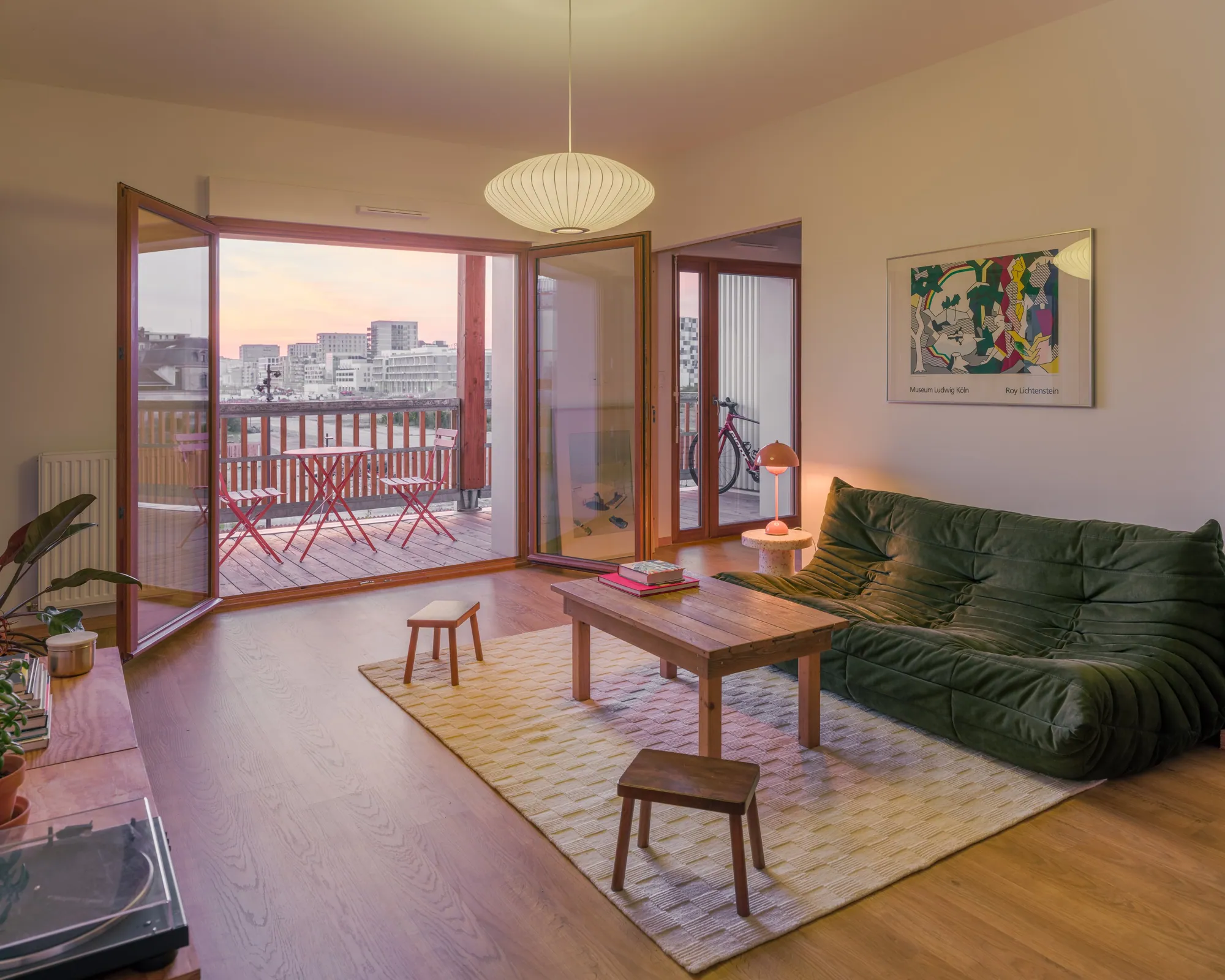 Séjour lumineux avec parquet