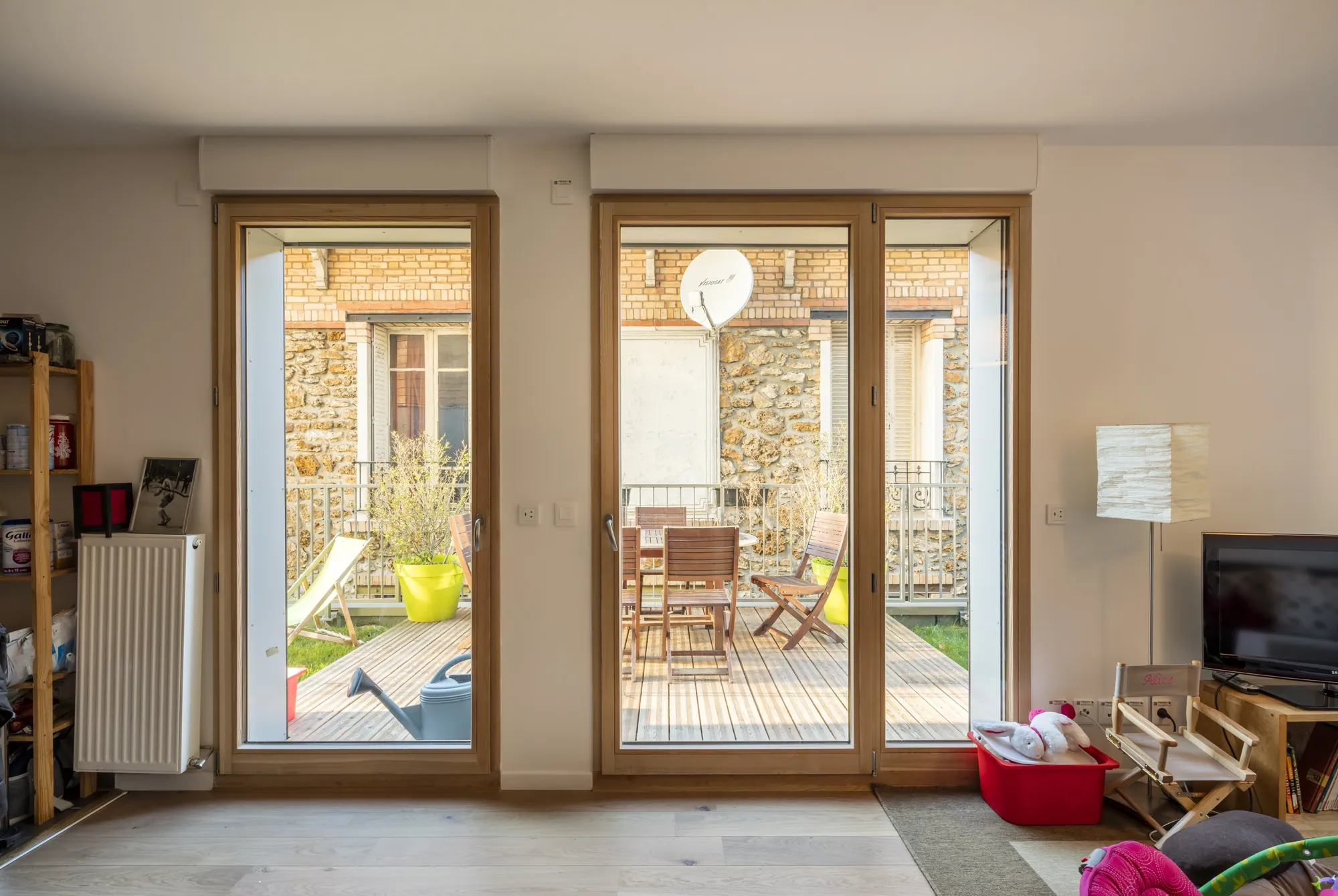 Séjour ouvert sur un petit jardin