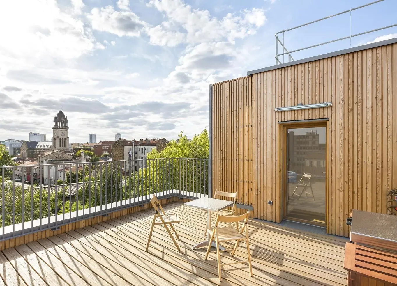 Terrasse en bois sur le toit