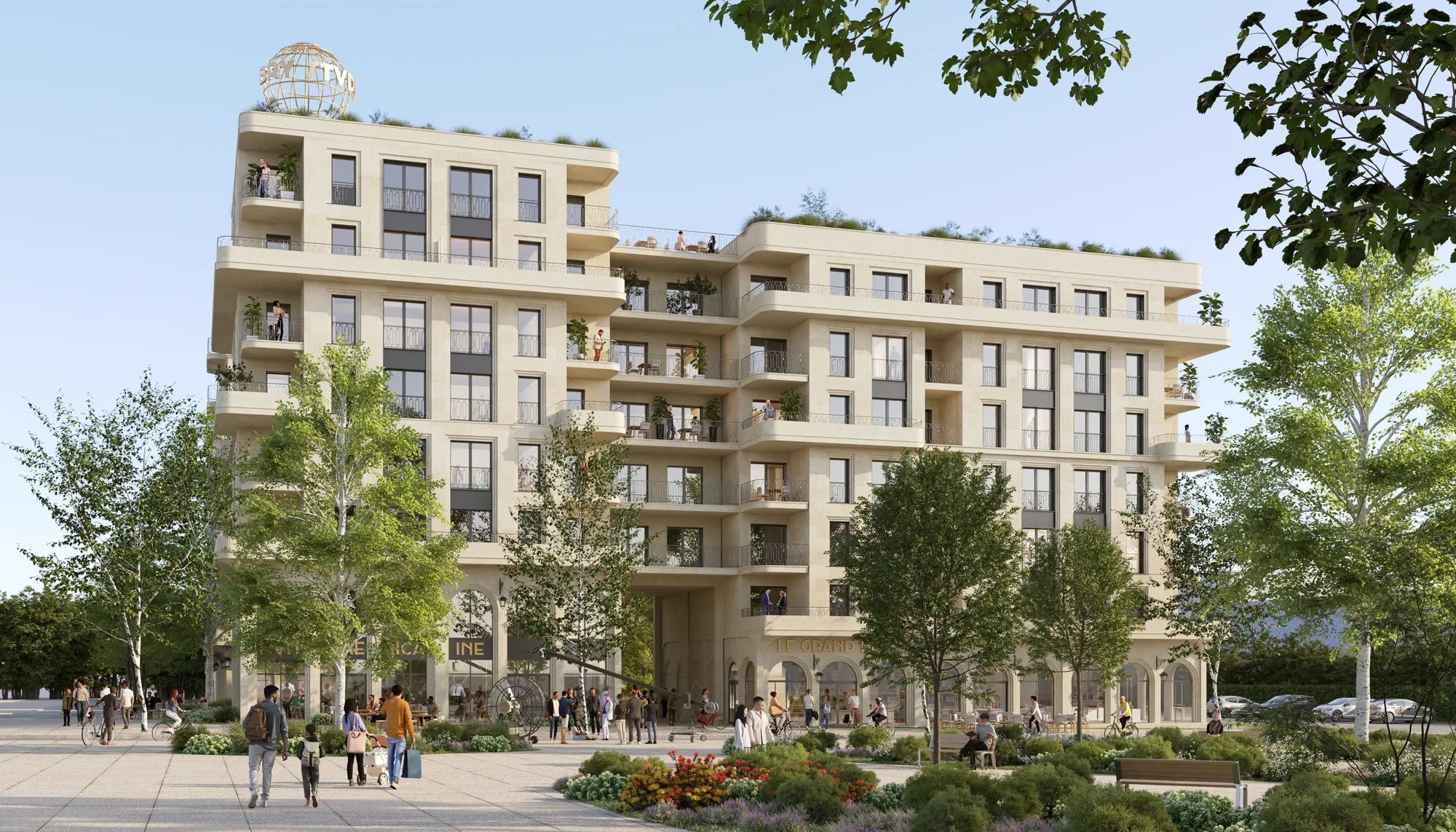 Le Septième Art vu depuis la place, avec des passants