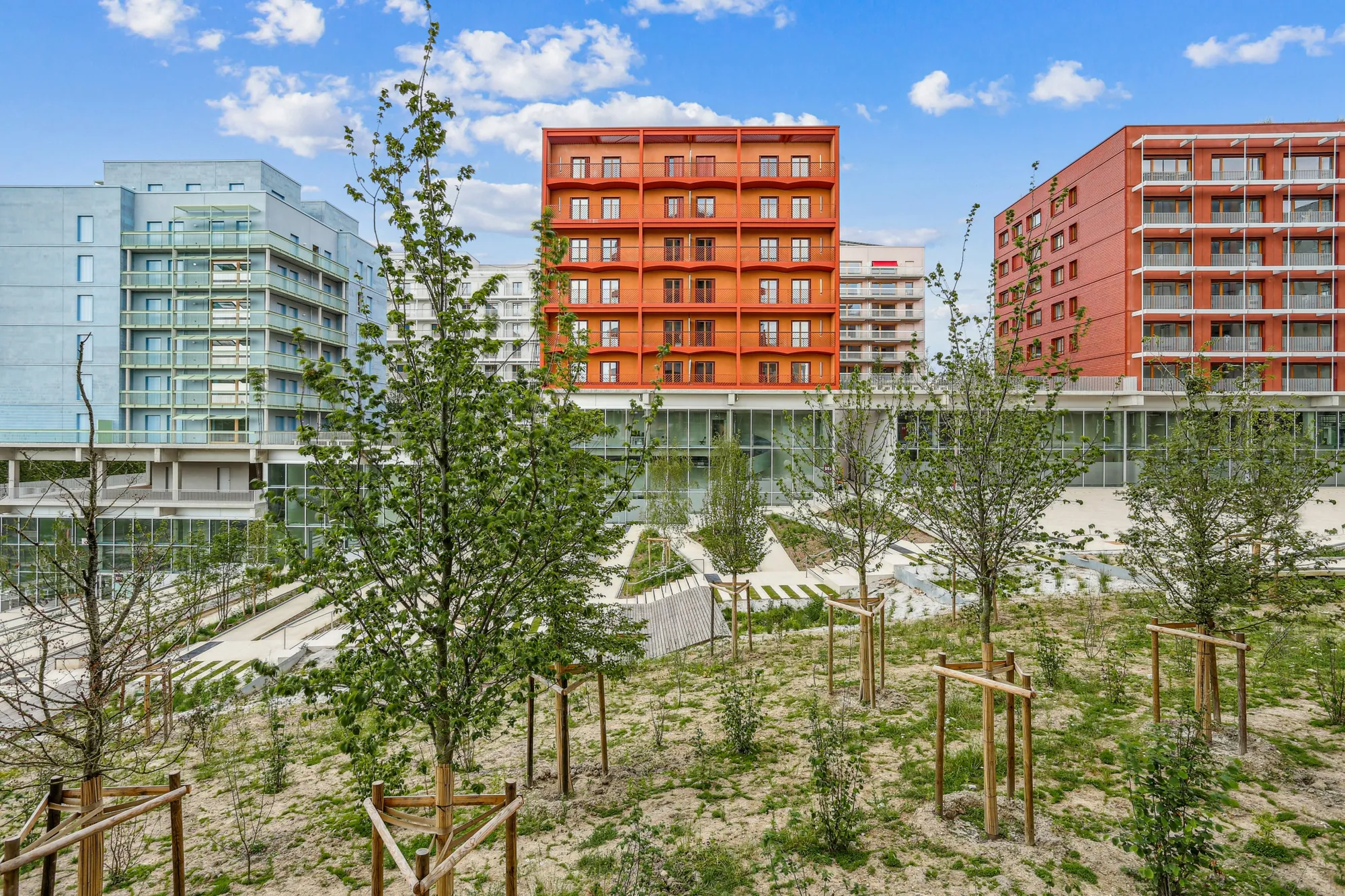 Le mail Finot planté, entre les immeubles