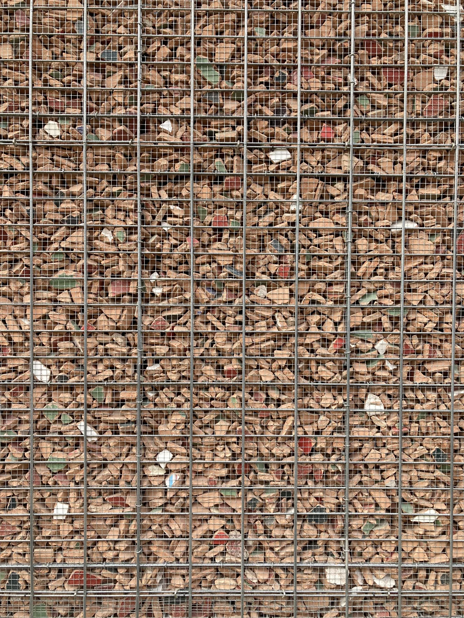 Gabions remplis de matériaux de réemploi