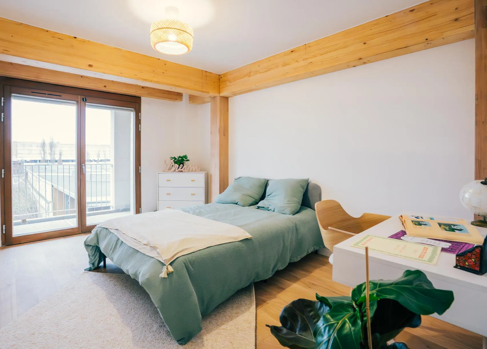 Chambre sous poutres en bois, Les Pierres Sauvages